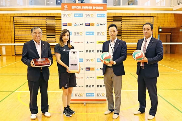 バレーボールV.LEAGUE DIVISION2 WOMEN(V2女子)に所属する「リガーレ仙台」とのサプライヤー契約記念撮影